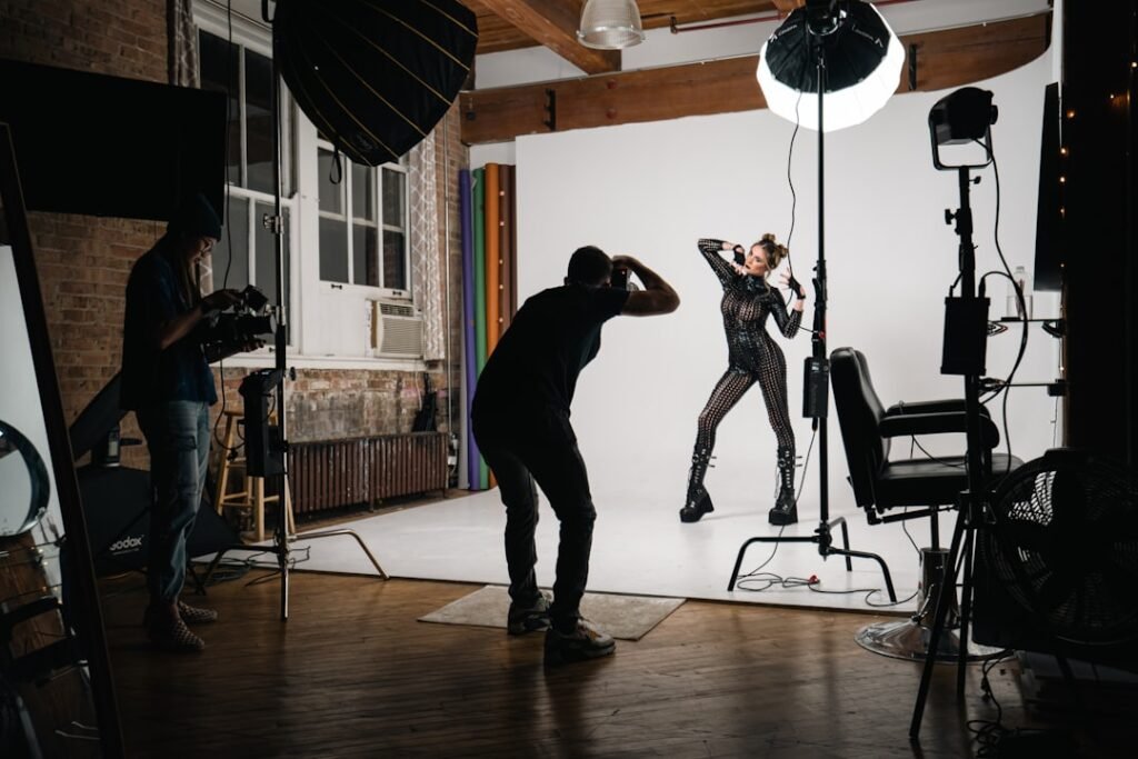 Prada fotografa la fotografia (e cosa insegna a chi non è Prada)